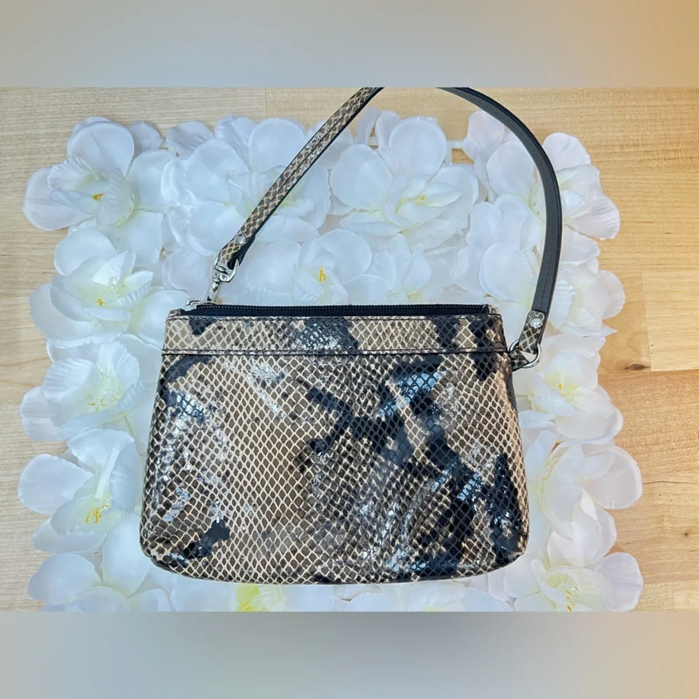 Coach Madison Python-Embossed Leather Wristlet. Madison and Kristin collection - Picture 4 of 6